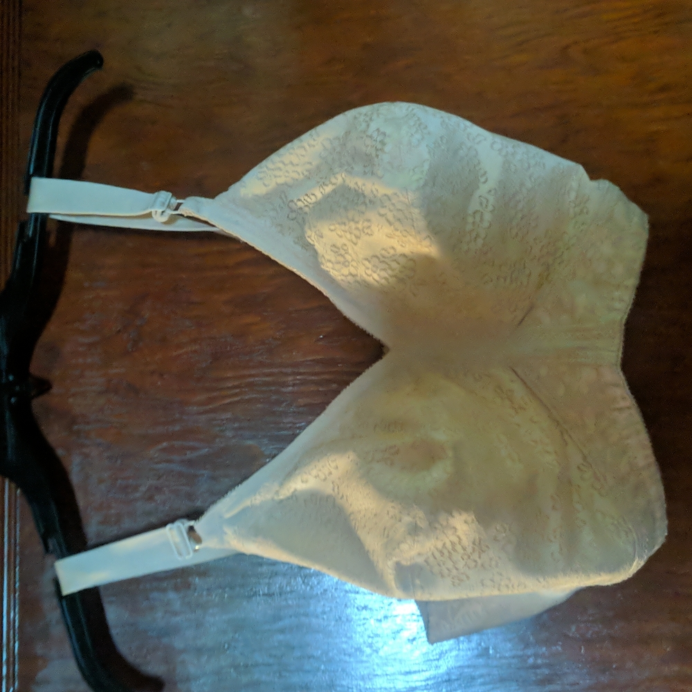 NWOT Bra 42ddd Playtex beige no wire.